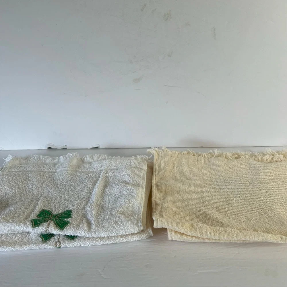 VTG Holiday Christmas Hand Towels 3 Cannon Green Ornament 3 Silver Bells Fringe